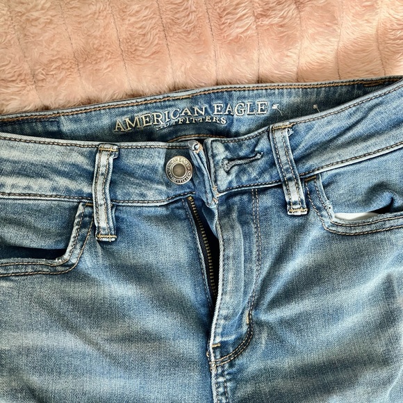 AMERICAN EAGLE RIPPED JEANS! - Picture 3 of 8